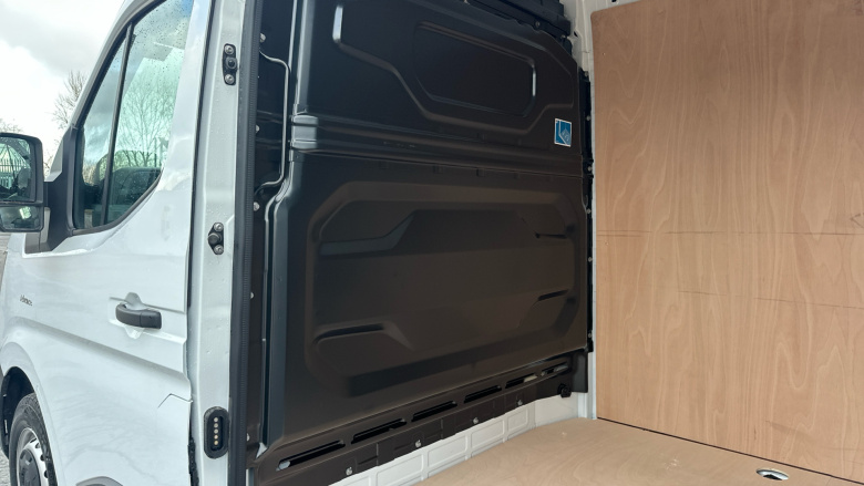 Renault Master Mwb Diesel Fwd MM35 Blue dCi 130 Advance Medium Roof Van